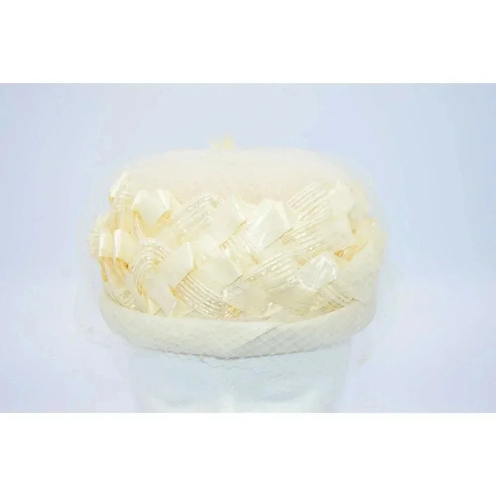 1950s Ivory Lady’s Netted Hat with Feather Bird - Picture 2 of 6